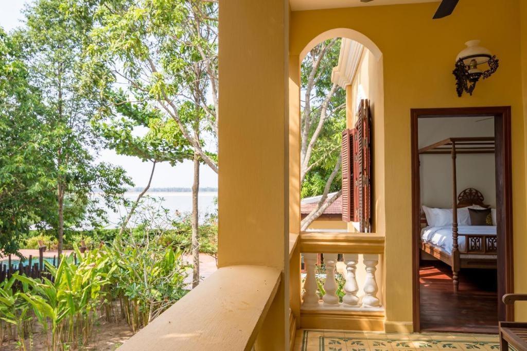 Le Relais De Chhlong Hotel Kratie Exterior foto