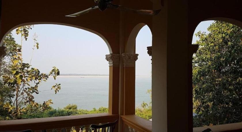 Le Relais De Chhlong Hotel Kratie Exterior foto